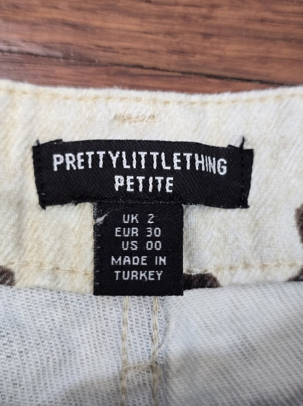 PrettyLittleThing Petite Cow Print Wide Leg Jeans Raw Hem Brown Tan Sz.00 - Picture 10 of 14
